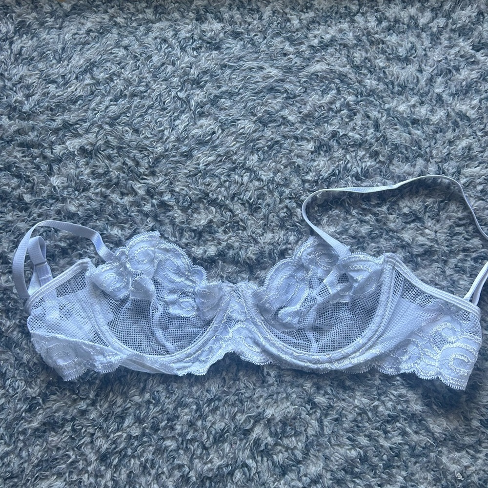 Elegant Moments Sexy White Lace Underwire Bra